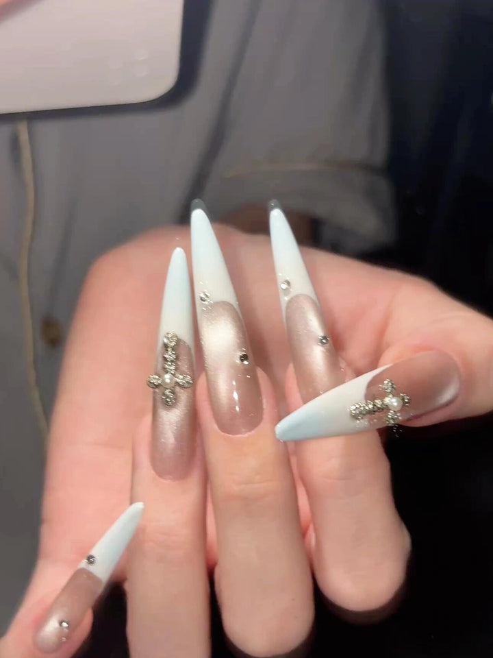 Artificial nails with luxurious sparkling rhinestone details Kalsten