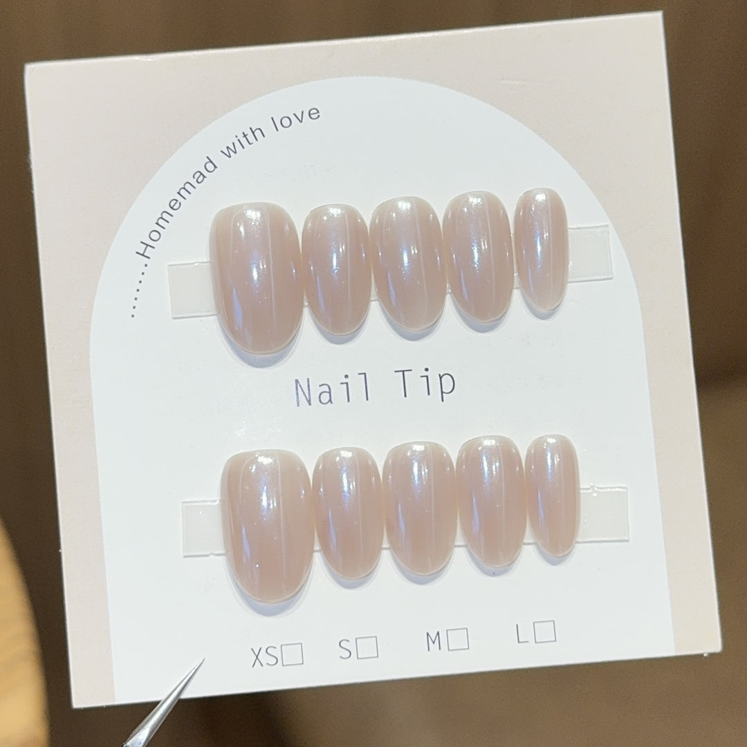 Artificial nails in a timeless elegant design Kalsten