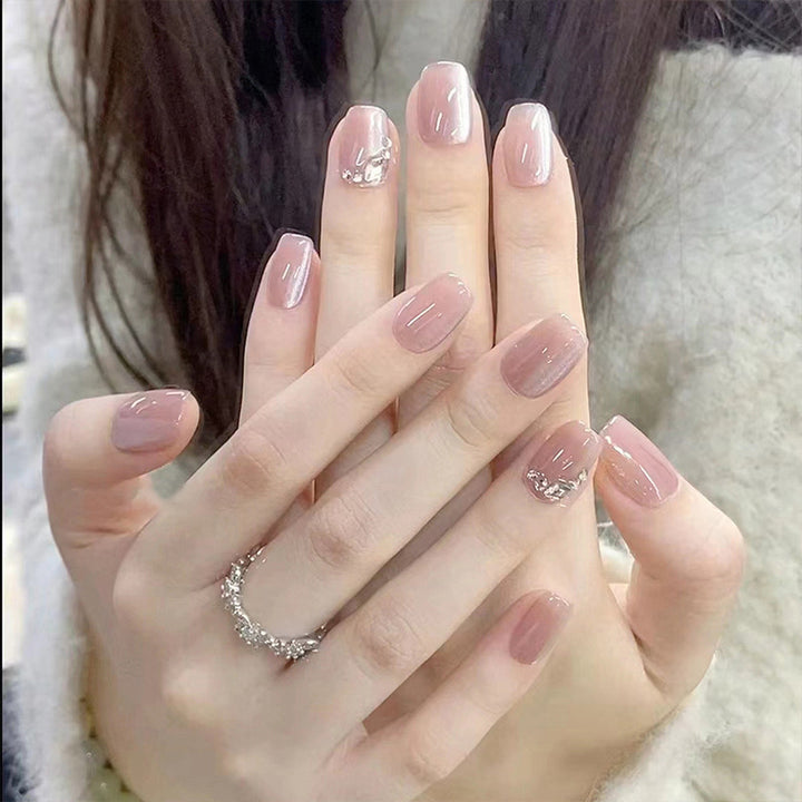Glittering artificial nail tips with elegant details Kalsten