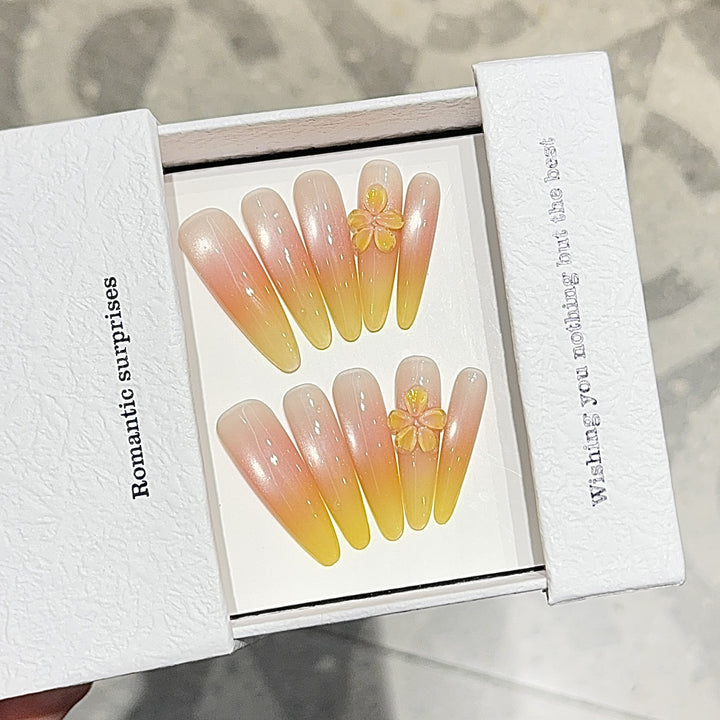 Elegant Artificial Nails with Romantic Ombre Effect Kalsten
