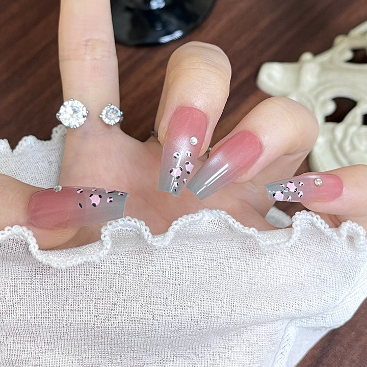 Artistic Nail Design with Elegant Floral Accents Kalsten