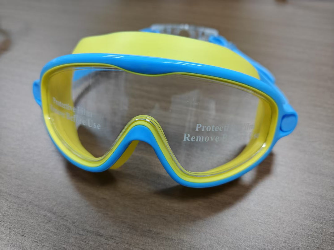 Swimming mask with adjustable comfort and clear field of vision Kalsten