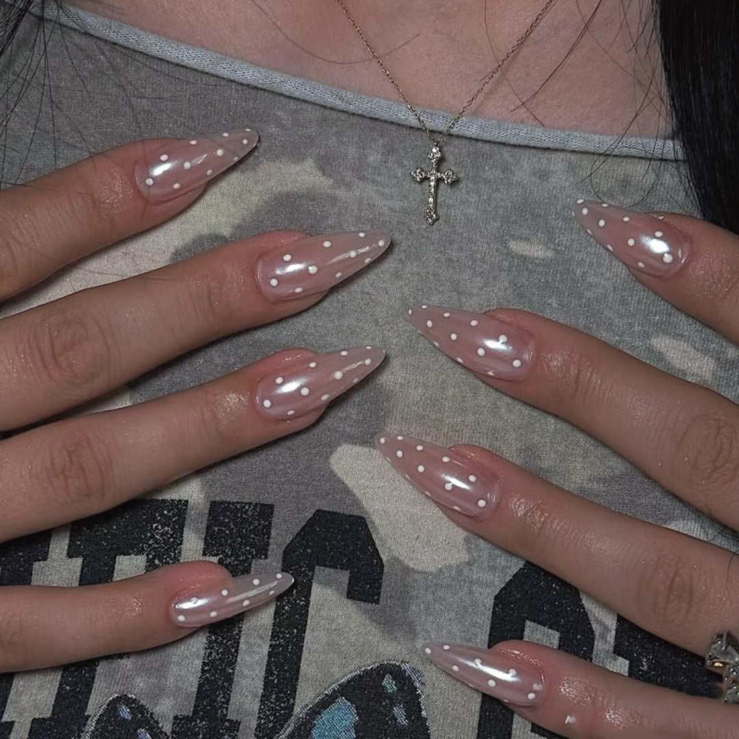 Elegant artificial nails with floral accents Kalsten