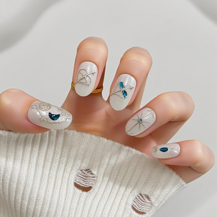 Elegant Nail Art with Black-White Contrast Kalsten