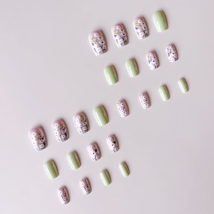 Artificial nail set with floral 3D applications Kalsten