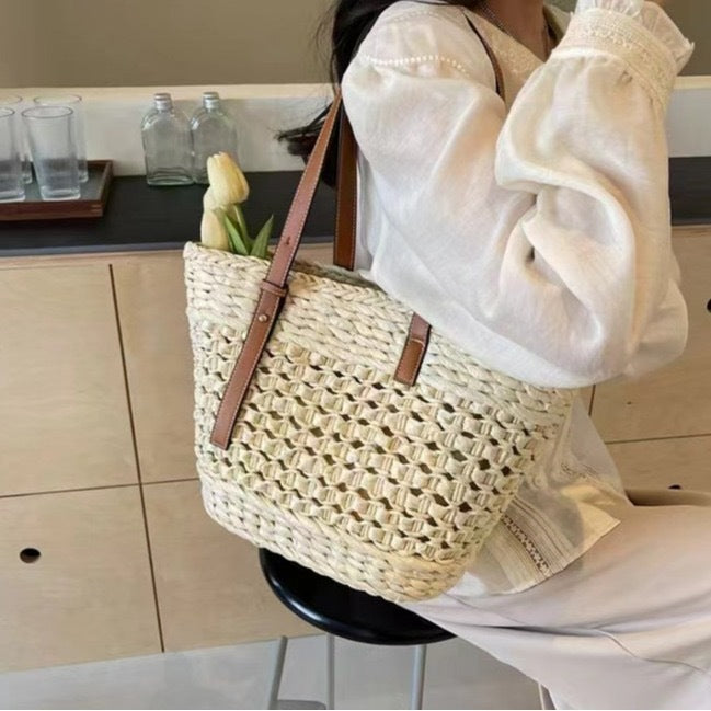 Handbag with Elegant Woven Design Kalsten