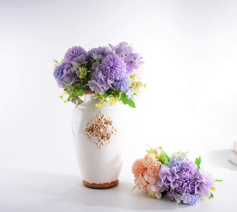 Elegant ceramic vase with decorative pattern Kalsten