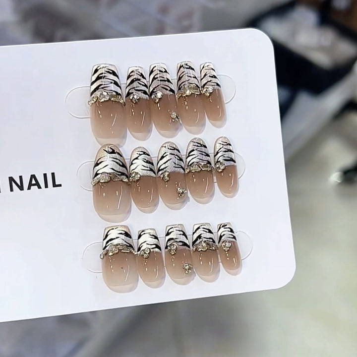 Artistic Press-On Nail Set with Animal Print Design Kalsten