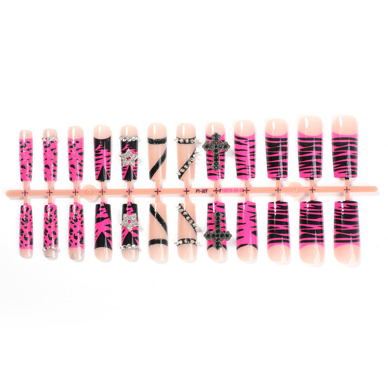 Artificial nail set with striking animal and glitter designs Kalsten