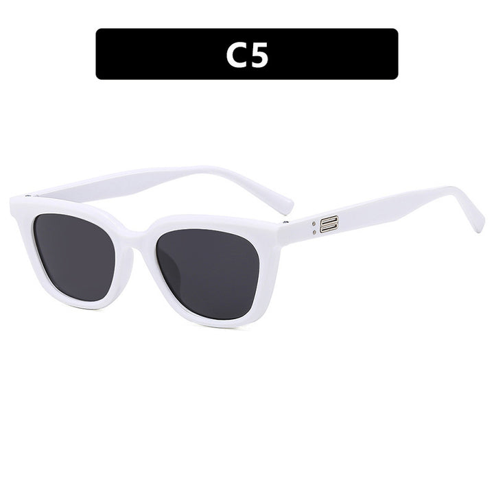 Ladies Cat-Eye Sunglasses with modern, slightly curved frame Kalsten