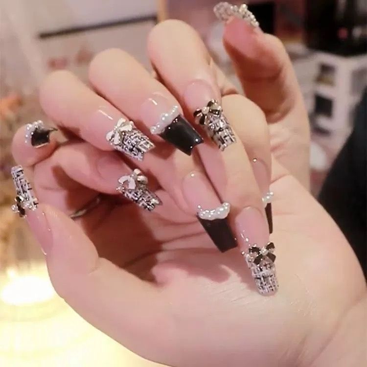 Artistic Nail Art with Glitter and Flower Applications Kalsten