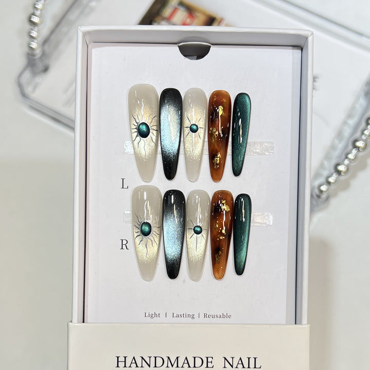 Extravagant Press-On Nail Art Set with Cosmic Theme Kalsten