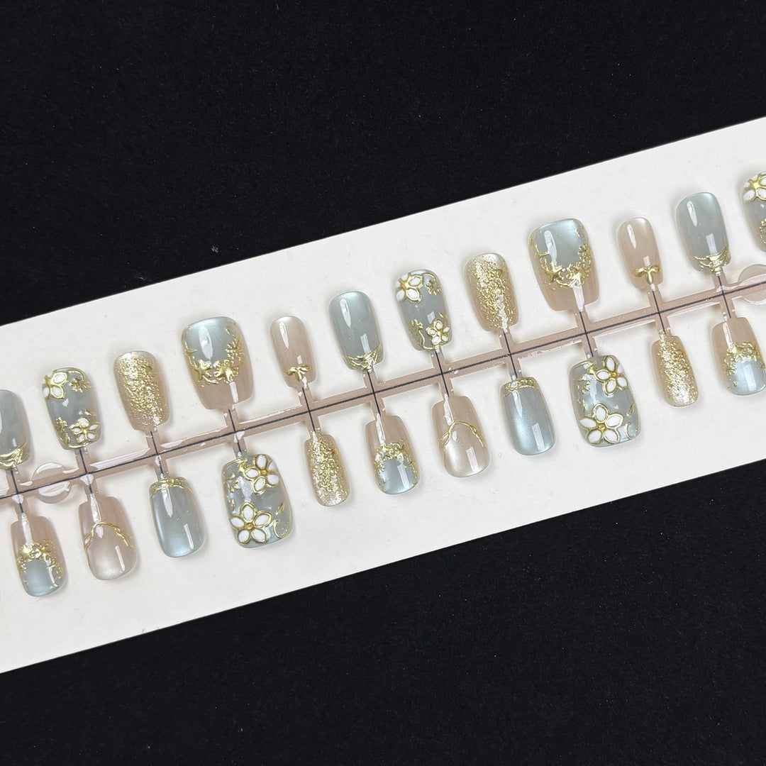 Floral-Themed Press-On Nail Kit Kalsten