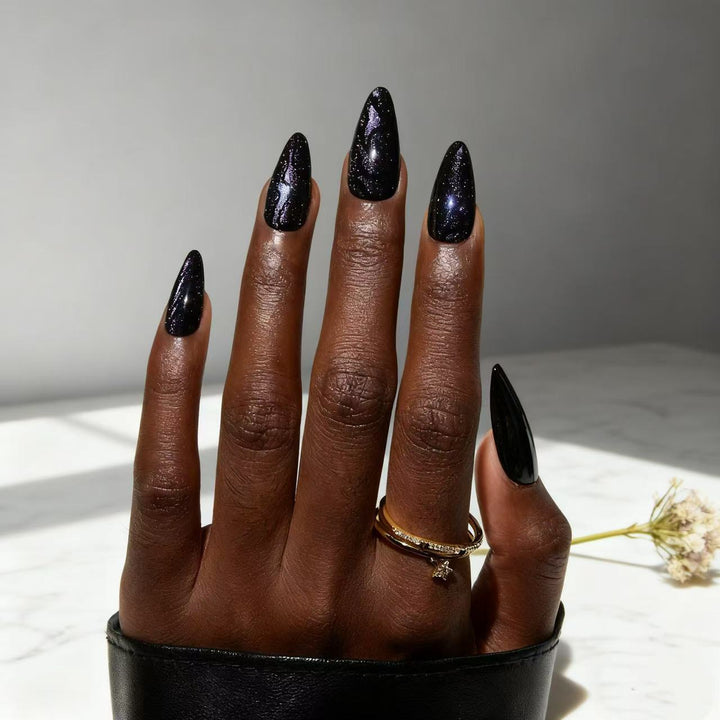 Glamorous artificial nails with sparkling accents Kalsten
