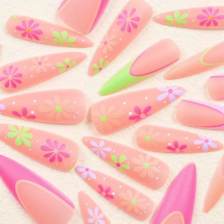Artificial nail set with playful flower design and elegant high-gloss finish Kalsten