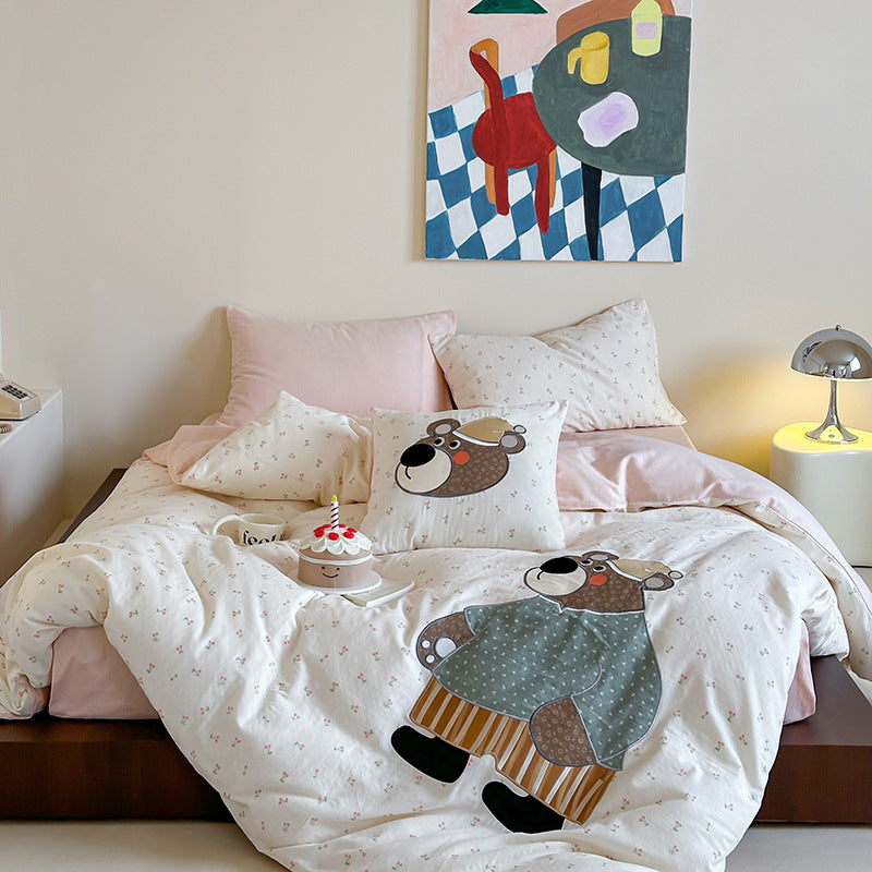 Bedding set with appliquéd doll motif and star pattern