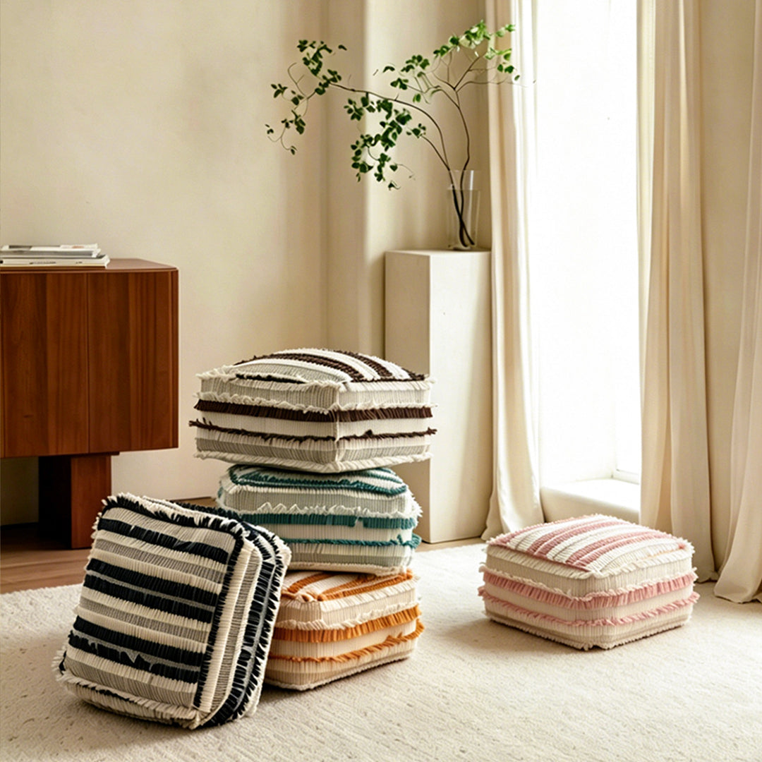 Floor cushion pouf with structured fringe surface Kalsten