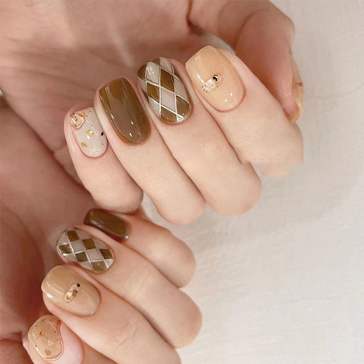 Artful Nail Art with Elegant Patterns Kalsten