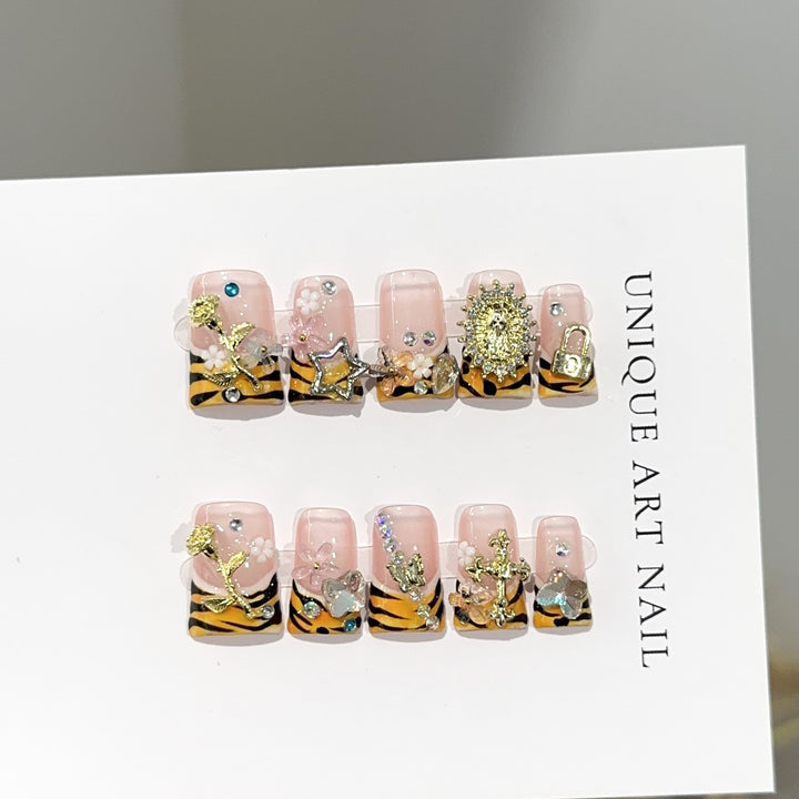 Artistic Themed Press-On Nail Design Set