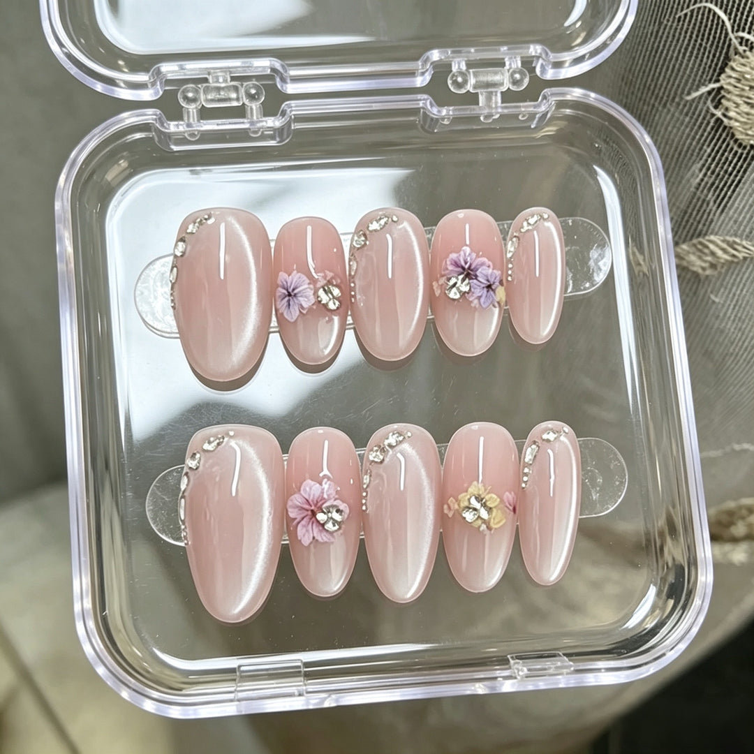Floral-Accented Press-On Nail Set Kalsten
