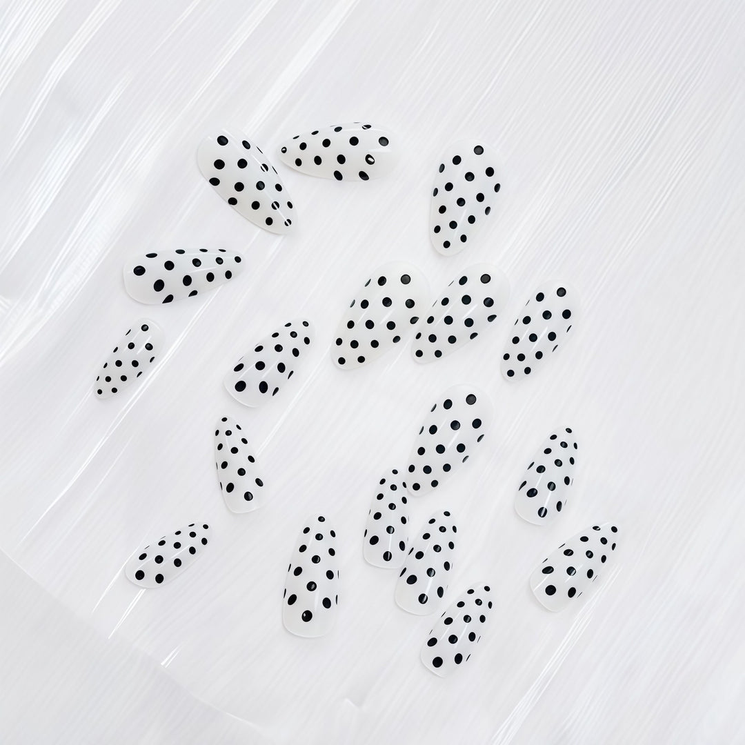 Artistic Polka Dot Design Press-On Nails Kalsten