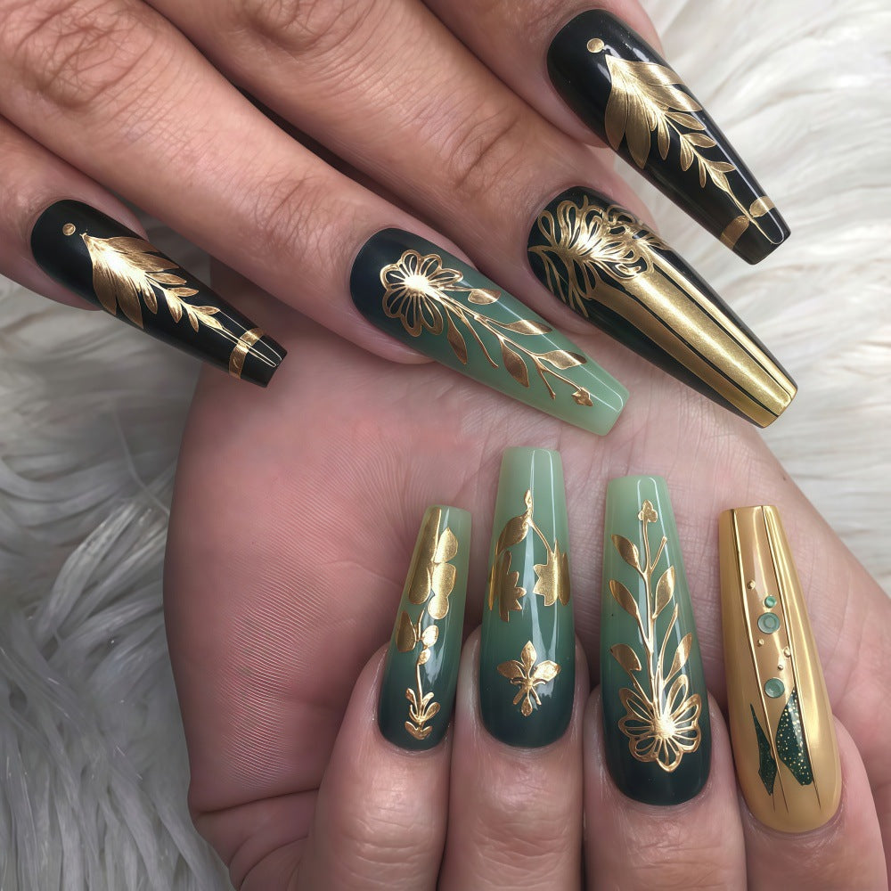 Artificial nails with floral gold embellishments Kalsten