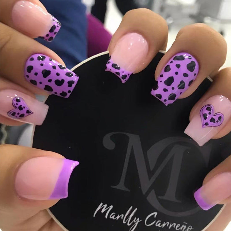 Artful nail art in romantic heart design Kalsten