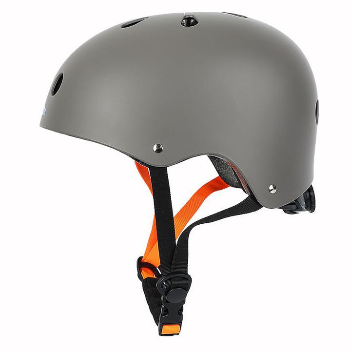 low-profile multi-sport helmet with EPS impact-absorbing liner and adjustable chin strap Kalsten