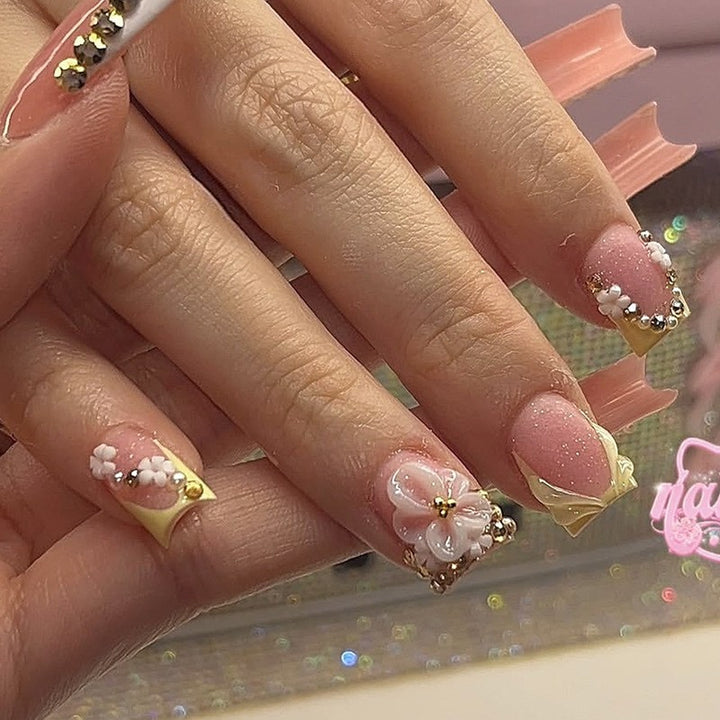 Artificial nail set with floral design and glamorous embellishments Kalsten