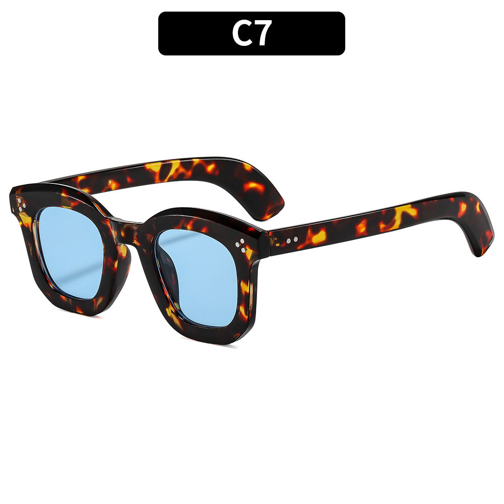 Vintage-Inspired Bold Frame Sunglasses