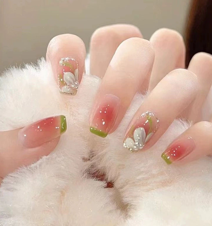 Elegant nail design with pearl embellishment Kalsten