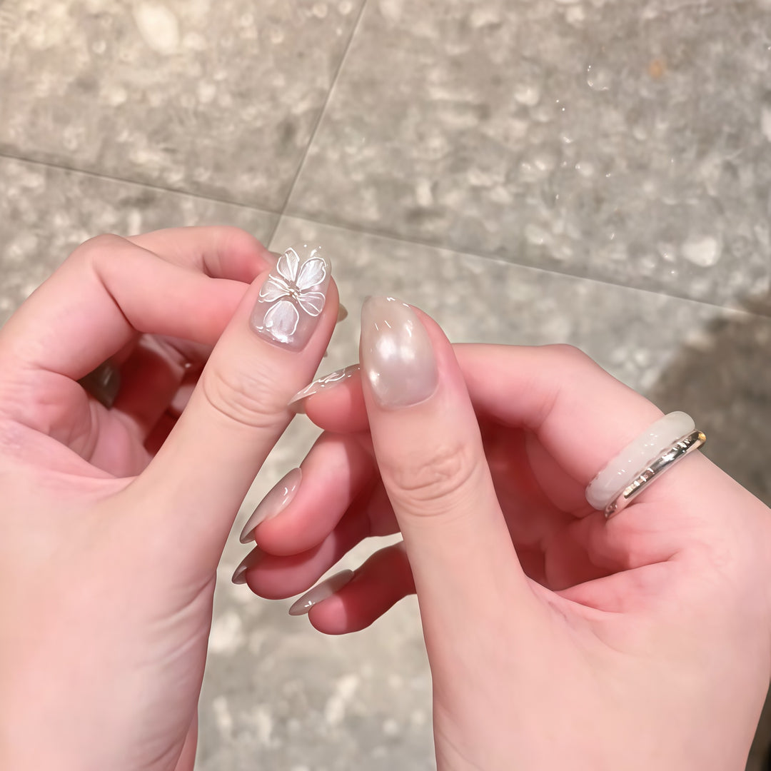 Artificial nails with delicate flower design Kalsten