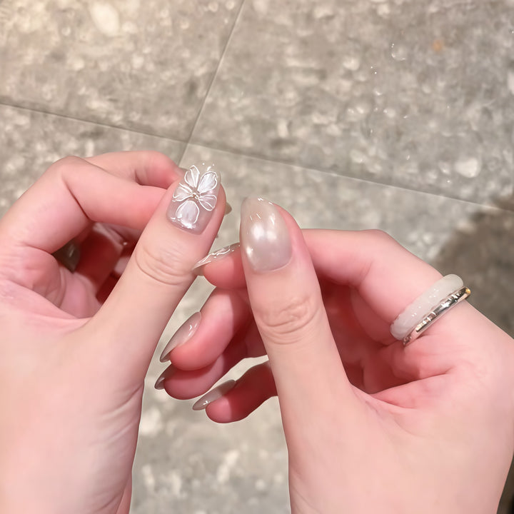 Artificial nails with delicate flower design Kalsten