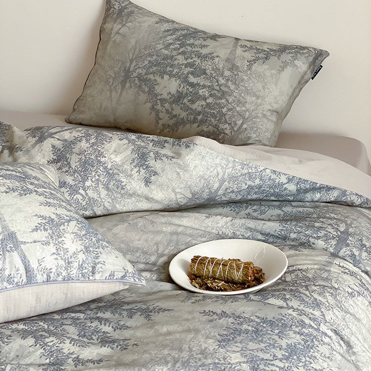 Bed linen set made of cotton satin with delicate branch and leaf print