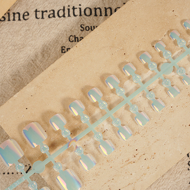 Artistic Press-On Nail Art Set with Shimmering Effect