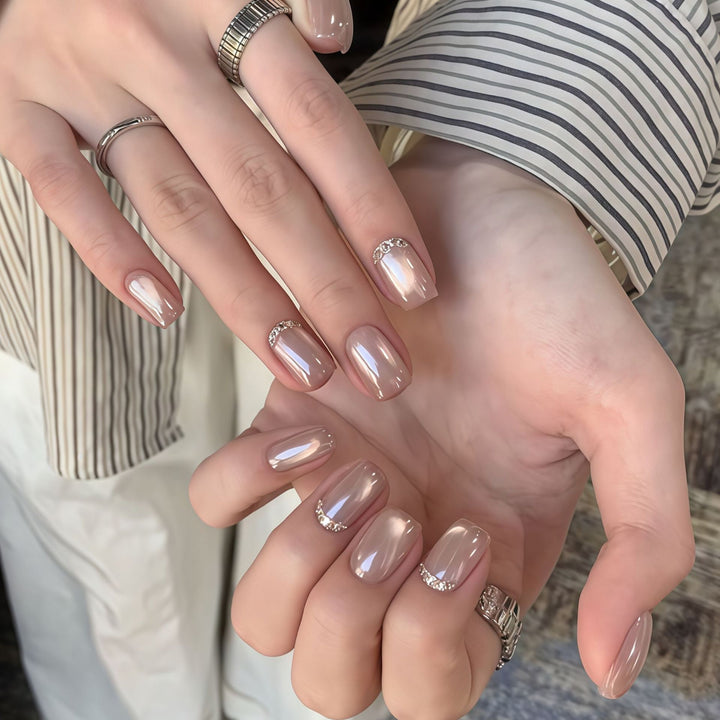 Artificials nails with precious shimmering accents Kalsten