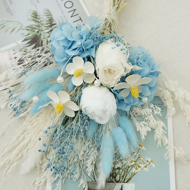 Elegant Dried Flower Bouquet Arrangement