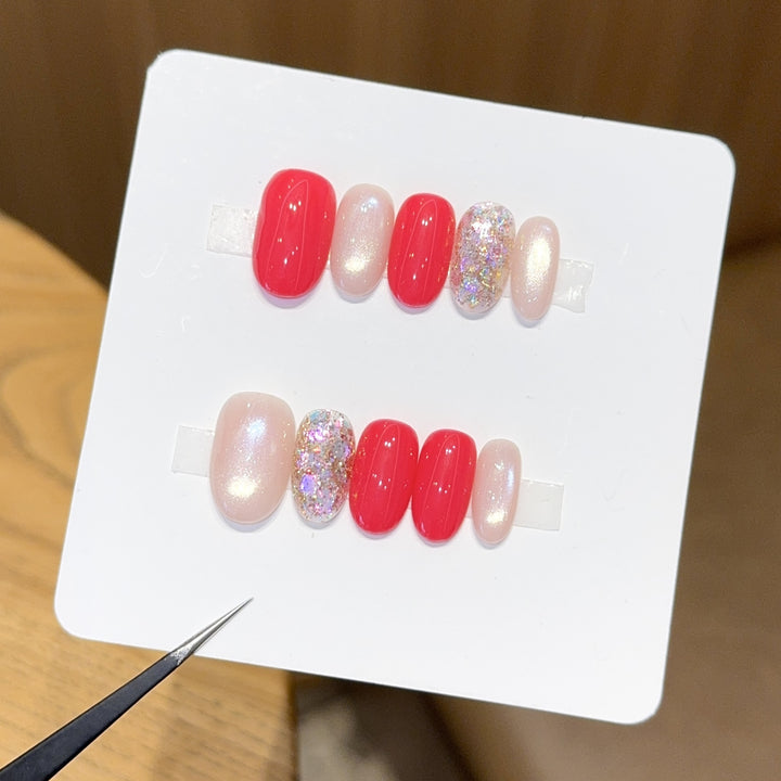 Glamorous artificial nails with sparkling accents Kalsten