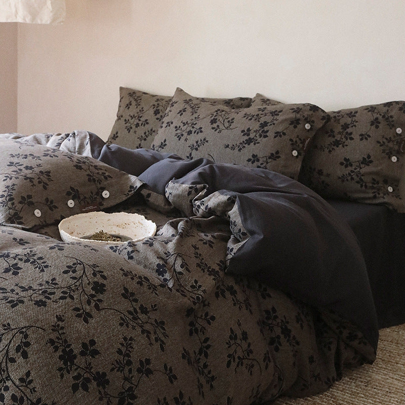 Reversible linen-cotton bedding set with button closure and floral pattern