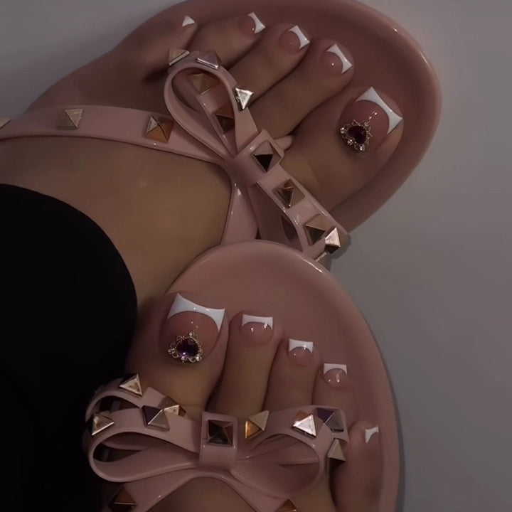 Luxurious flip-flops with shimmering accents and elegant embellishments Kalsten