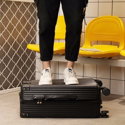 Premium Multi-Directional Wheeled Suitcase Kalsten