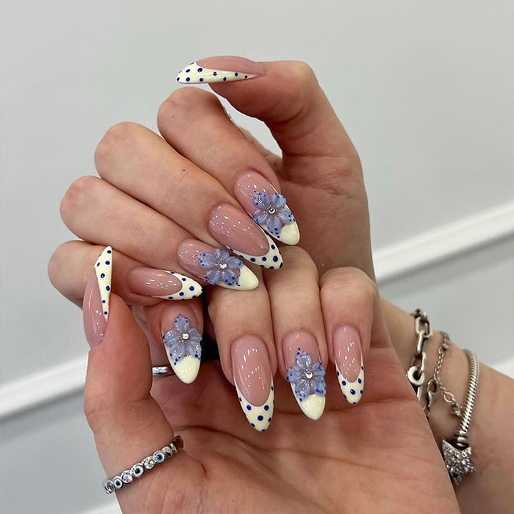 Artificial nails with delicate butterfly designs Kalsten