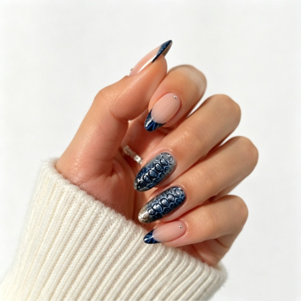 Artificial nails with elegant tip decoration and decorative accents Kalsten