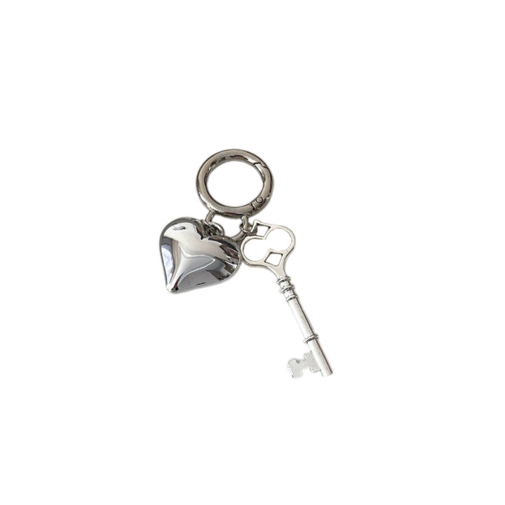 Vintage-Inspired Heart and Key Keychain Kalsten