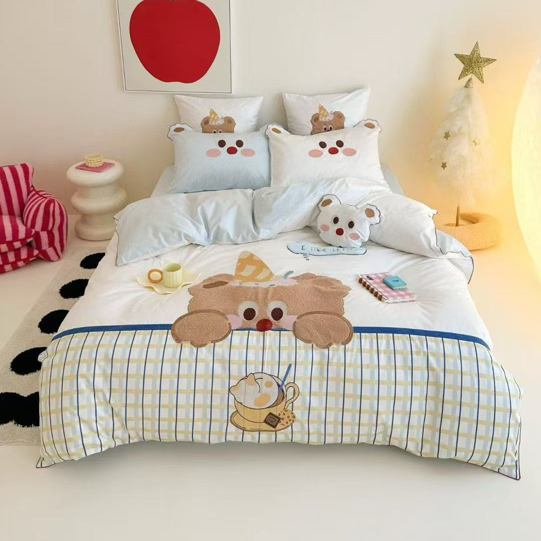 Children's bedding set with astronaut and star print, reversible function