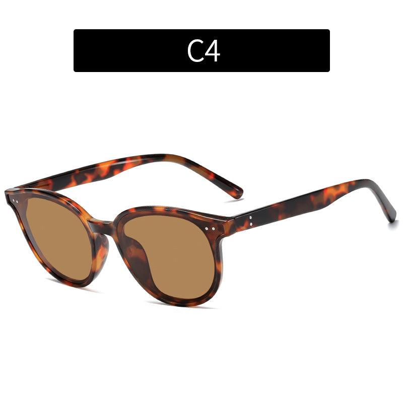 Trendy Cat-Eye Sunglasses with Unique Tortoiseshell Frame