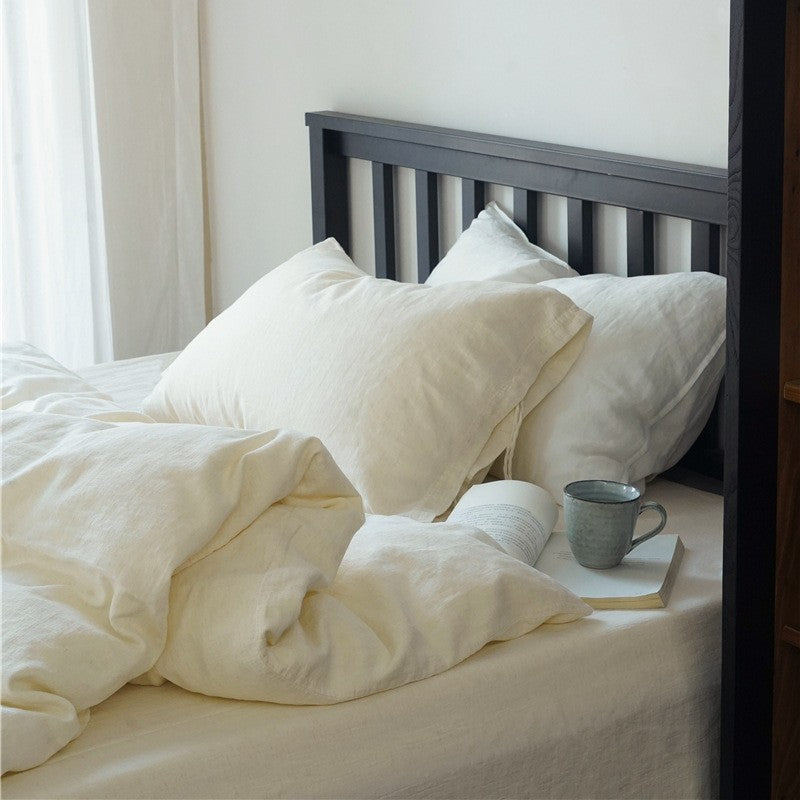 Bedding set made of washed linen-cotton blend with breathable fitted sheet