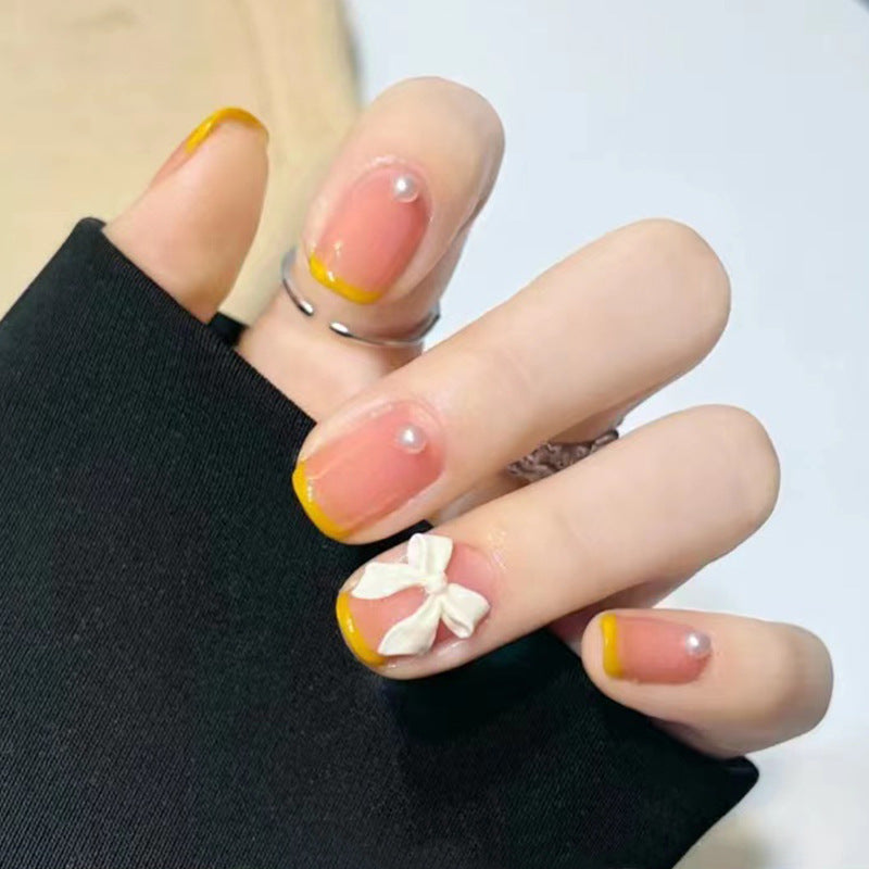 Art nails with elegant 3D flowers and glitter accents Kalsten