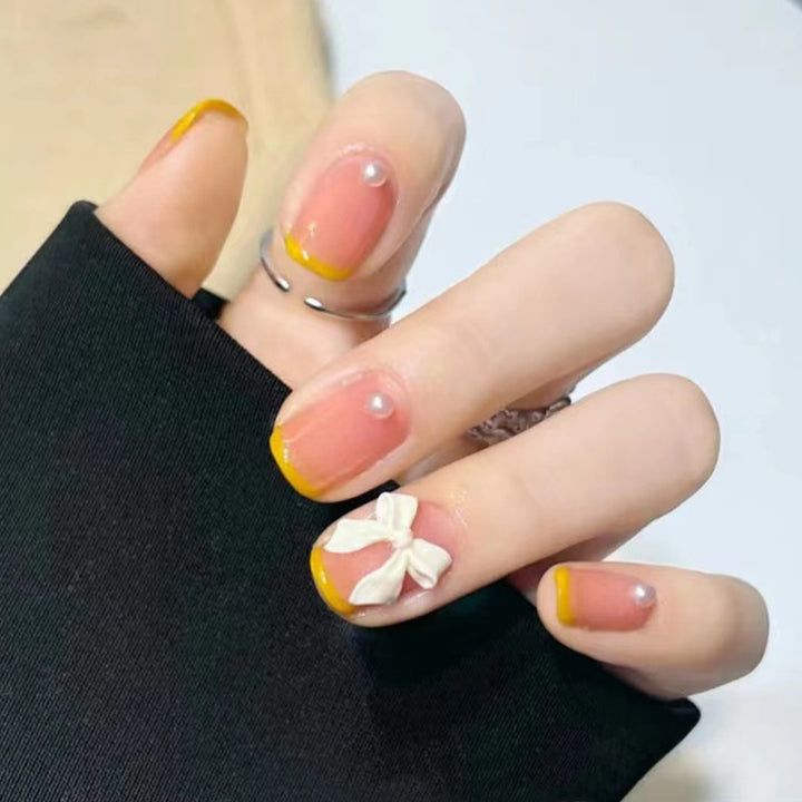 Art nails with elegant 3D flowers and glitter accents Kalsten
