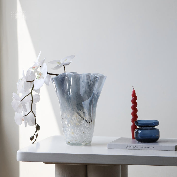 Elegant Glass Vase with Wavy Edge Kalsten